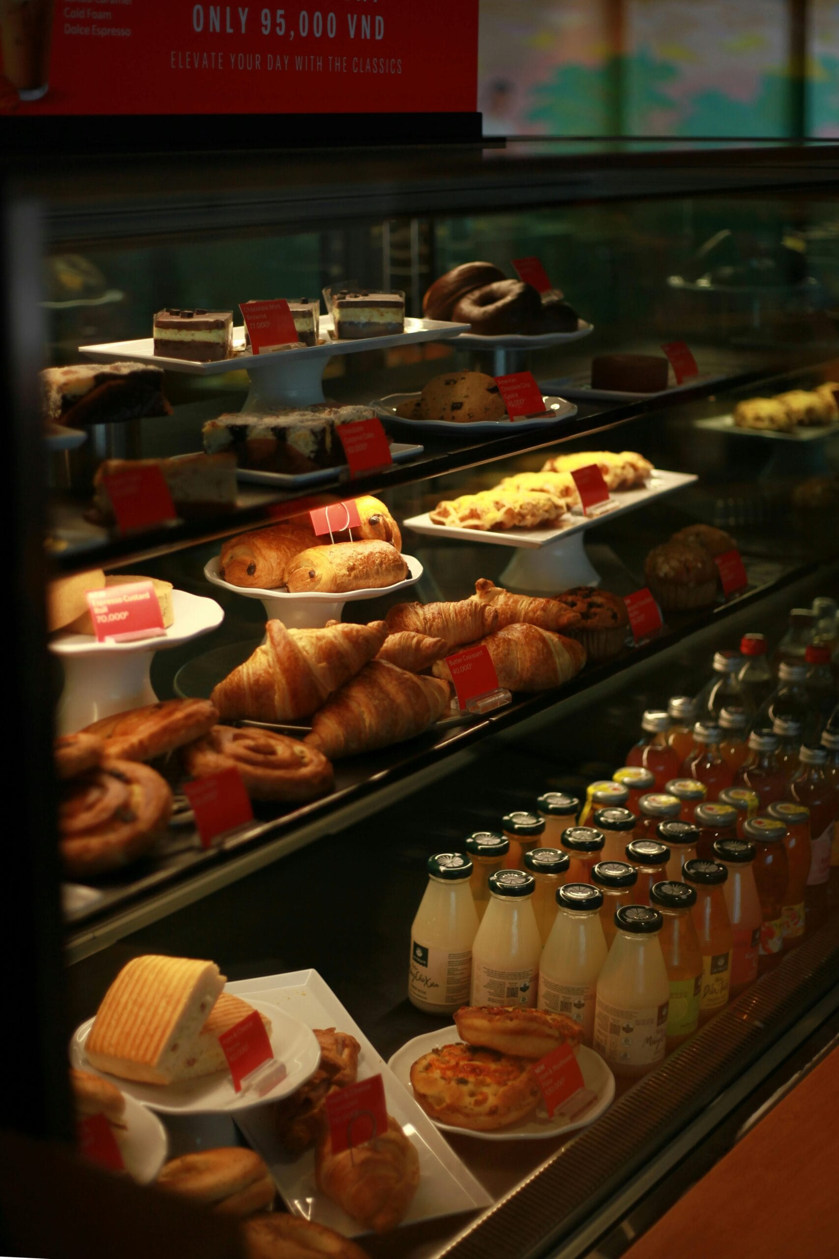 Shaping Food Perception Through Real-World Merchandising